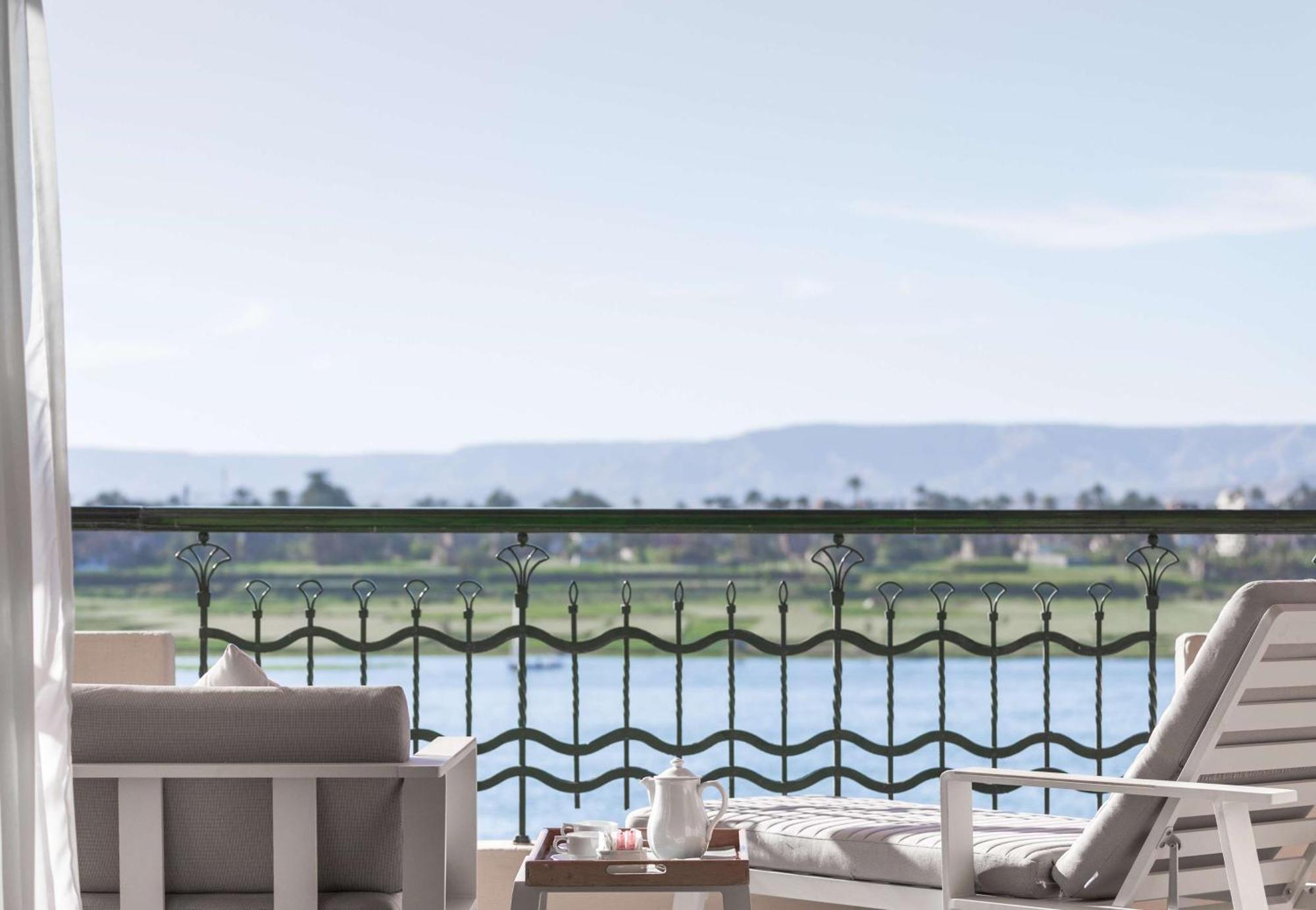 Steigenberger Nile Palace Luxor - Convention Center Exterior foto View of the Nile from the Four Seasons Hotel