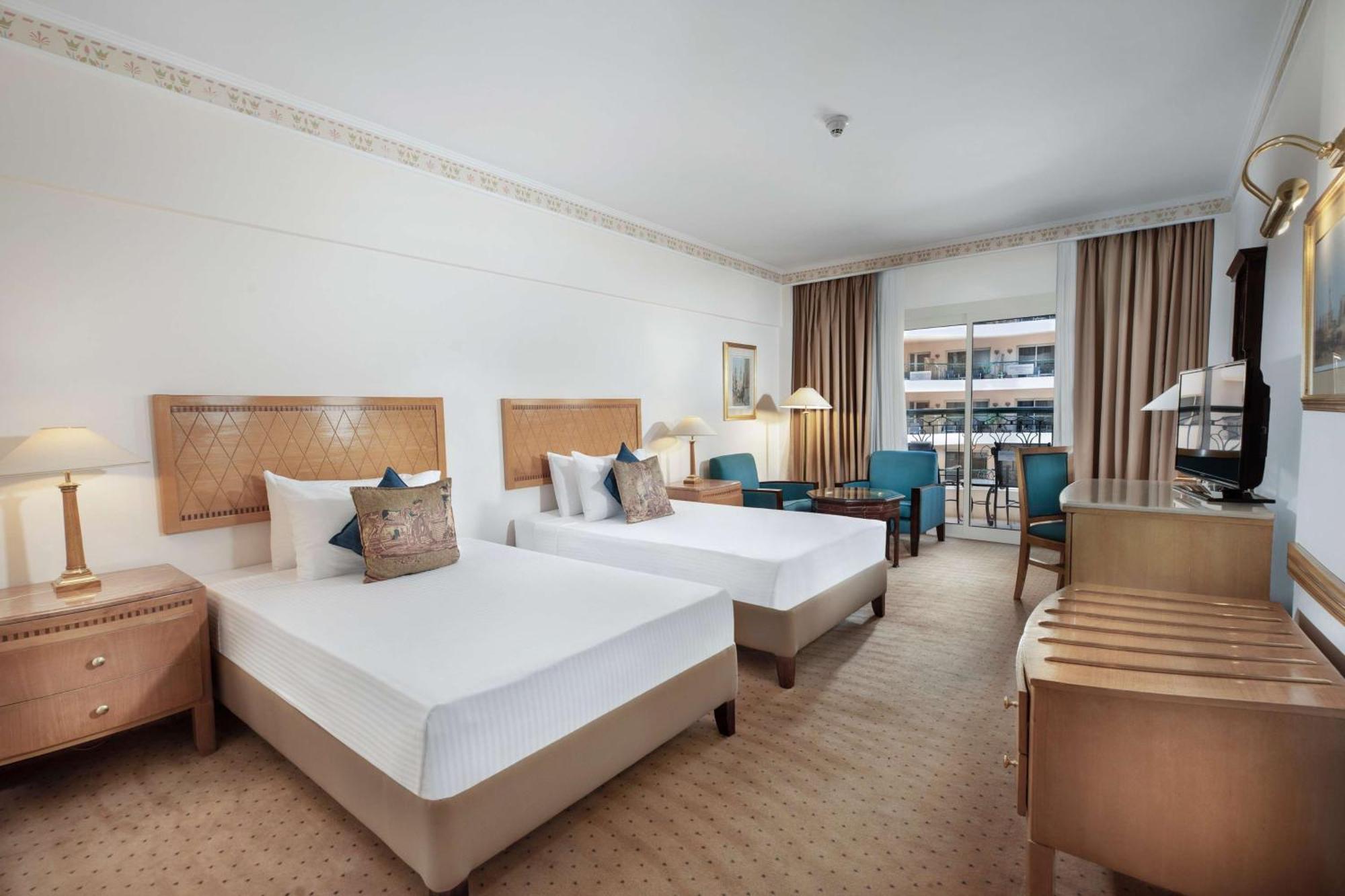 Steigenberger Nile Palace Luxor - Convention Center Exterior foto A room at the Hilton Athens